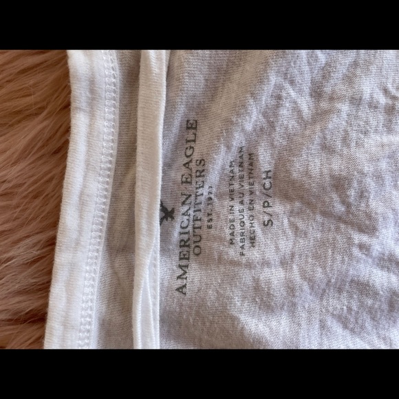 American eagle shirt. Perfect for summer! - Picture 2 of 4